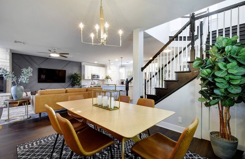 Southtown House | Luxury Living with modern amenities - Blocks from Riverwalk/Downtown