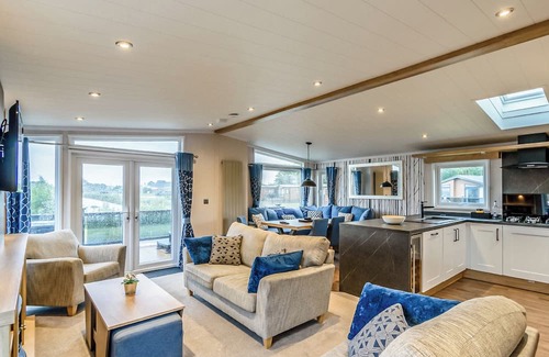 Potterhanworth Ski Chalet | Luxury Lodge Hot Tub (Pet)