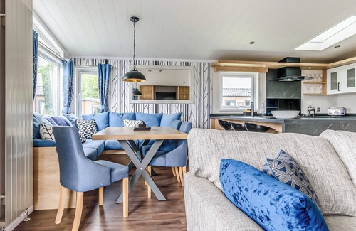 Potterhanworth Ski Chalet | Luxury Lodge Hot Tub (Pet)