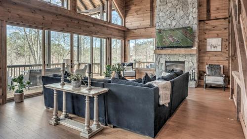 Blue Ridge House | Luxury Lodge on the Toccoa