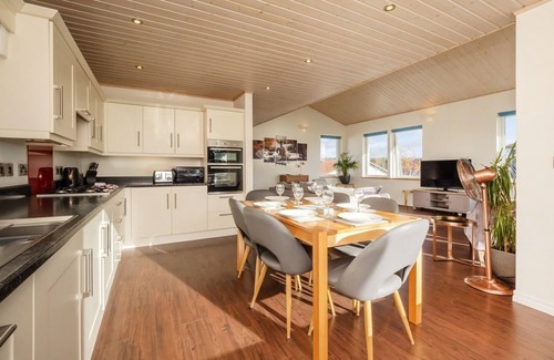 Hopton House | Luxury Lodge w/Hot Tub on 400-Acre Estate