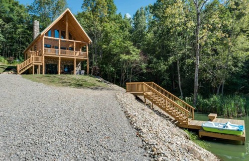 Keene Cabin | Luxury Log Cabin on Private Stocked Pond