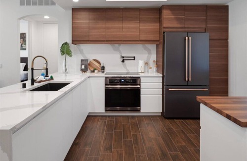 Palm Springs Condo | LUXURY mid century modern Palm Springs/Golf cart & bicycles/best view