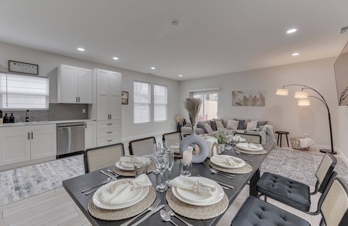 Indianapolis House | Luxury Modern Nearby Downtown Indy Escape: New Built. Game Room, 75” TVs