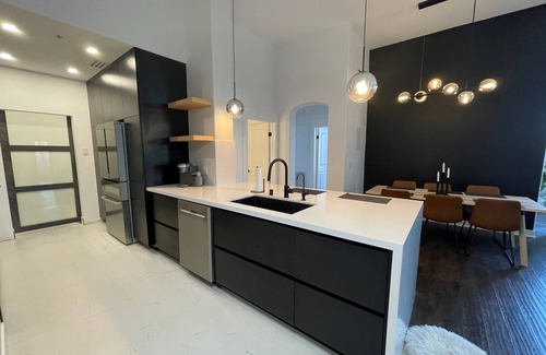 Valencia Condo | Luxury Modern Penthouse 5 min from Magic Mountain in resort style gated complex