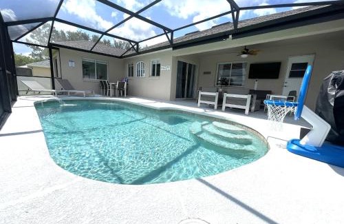 Hillcrest Estates House | Luxury Modern Pool House close to theme parks Four Bedrooms