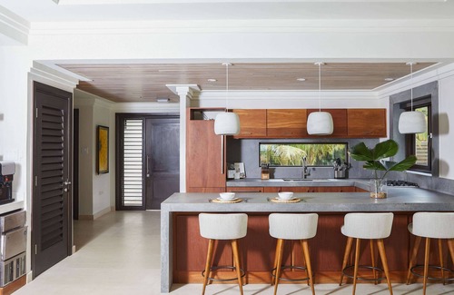 Steer Town Villa | Luxury modern villa located right on the beach