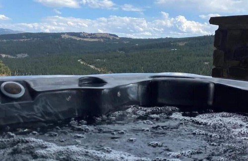 Spanish Peaks House | Luxury Mountain Cabin