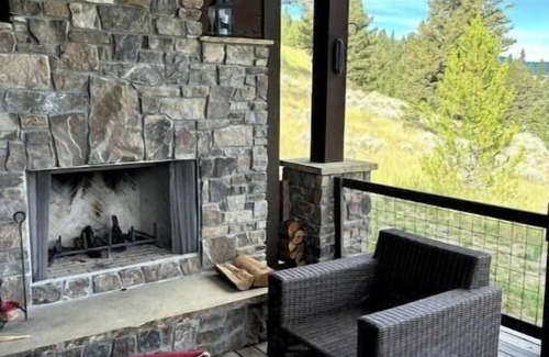 Spanish Peaks House | Luxury Mountain Cabin