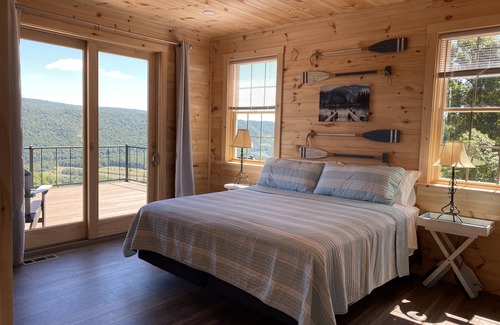 James Creek Cabin | Luxury Mountain Lake Home! Mt.topView!Hot Tub,FirePit,Putting Green,Pickleball