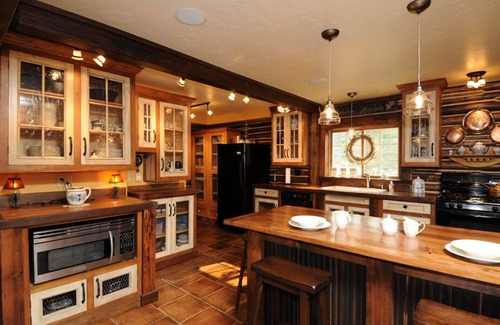 Wilsall Cabin | LUXURY MOUNTAIN RETREAT! Cabin at the base of the Crazy Mountains