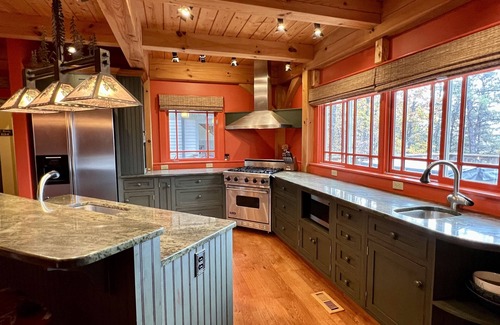 Lake Lure Cabin | ★ Luxury Mountaintop Cabin- UNREAL VIEWS,hot tub,fire pit,shuffleboard &more!