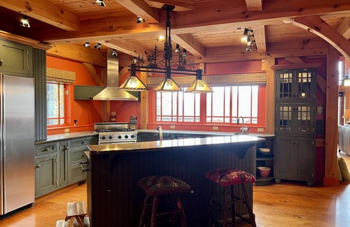 Lake Lure Cabin | ★ Luxury Mountaintop Cabin- UNREAL VIEWS,hot tub,fire pit,shuffleboard &more!