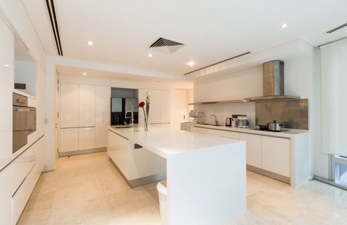 Kuala Lumpur City Centre Condo | Luxury 4BR Condo 5 mins to KLCC Park & Twin Towers