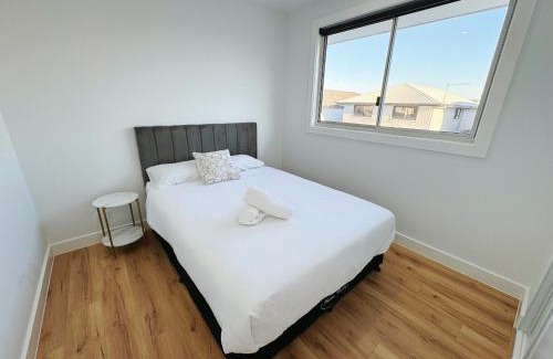 Marsden Park House | Luxury Newly Built Home Queen Room