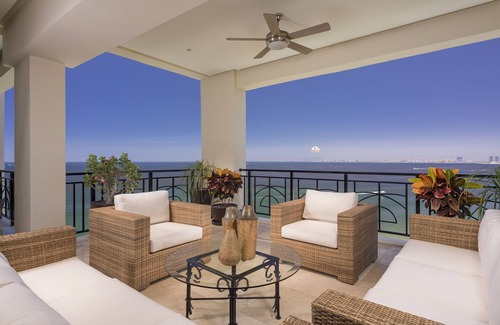 Emiliano Zapata Condo | LUXURY OCEAN FRONT CONDO MOLINO DE AGUA 10th FLOOR!