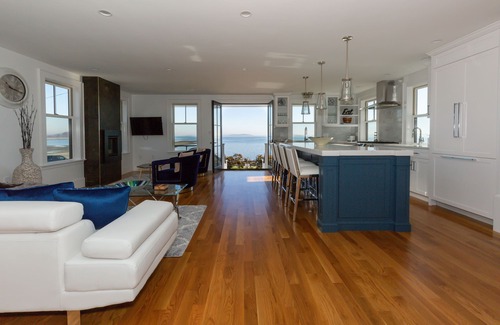 Quincy House | Luxury Oceanfront Bayside Jewel