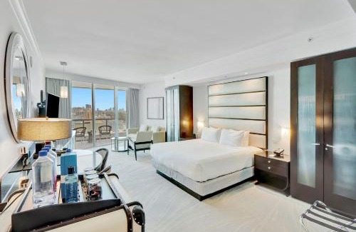 Mid Beach Apartment | Luxury Oceanview Suite at the Fontainebleau Miami Beach with Balcony, King & Sofa Bed