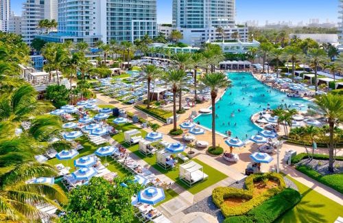 Mid Beach Apartment | Luxury Oceanview Suite at the Fontainebleau Miami Beach with Balcony, King & Sofa Bed