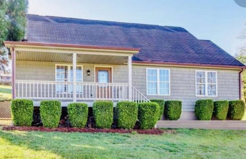 Kodak Cottage | Luxury of Lenz! 5 minutes from I-40!