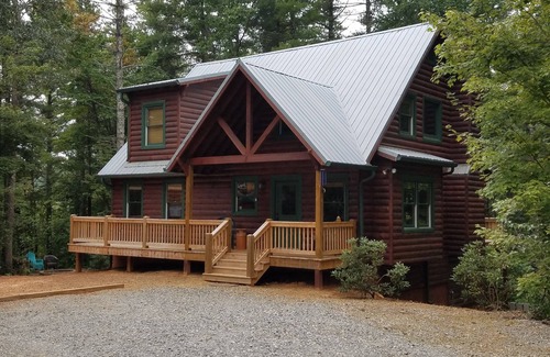 Sautee Nacoochee Cabin | Luxury, Pet Friendly Mountain Cabin On 7 Acres