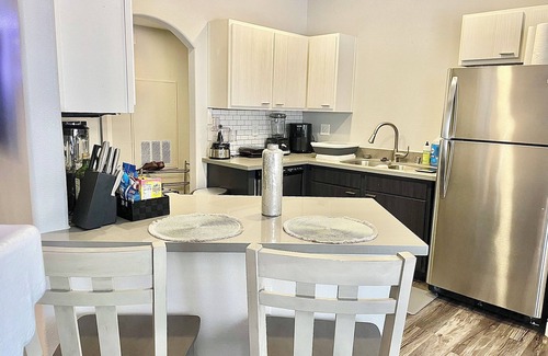 Paradise Apartment | Luxury Plus: Fifty Shades of Vegas. Cozy, Clean, and Stylish. 1bed,1bath.