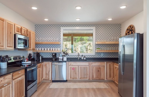 Sevierville Cabin | Luxury Pool Home with Unbelievable Views, Private Pool, Game Room, Hot tub