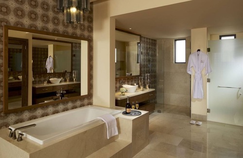 Los Cangrejos II y III Resort | Luxury Presidential Suite at Rancho San Lucas with Golf