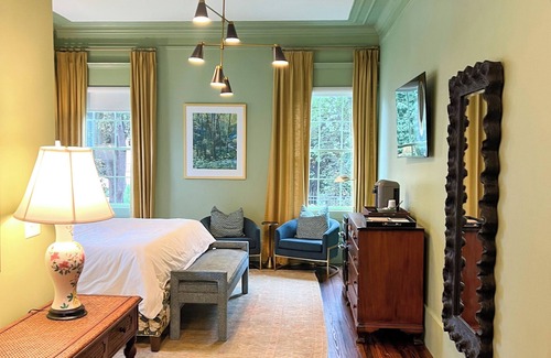 Athens Hotel | Luxury Private Suite in Boutique Historic Inn The Athenian- Downtown Location