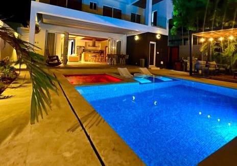 Juan Dolio Villa | Luxury Private Villa At Metro Pool Jacuzzi Wifi Sleeps 10