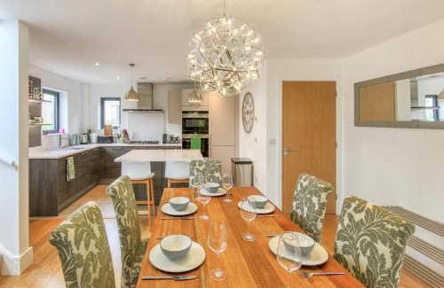 Holworth House | Luxury property with spa access on a nature reserve Cheetah Retreat BV18