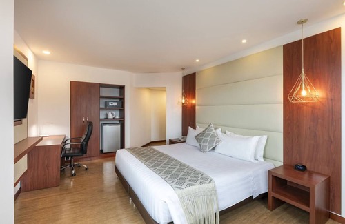 Calle 100 Hotel | Luxury Redefined! Free Parking, Short Drive to Parque de la Independencia