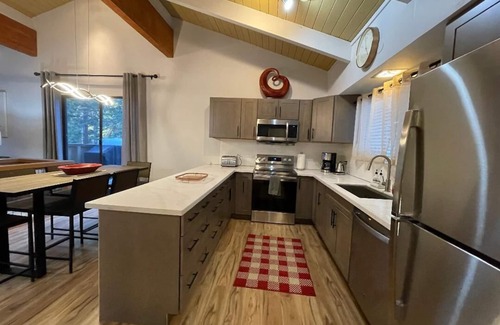 Incline Village Condo | Luxury, remodeled Condo - Close to the Lake and Diamond Peak