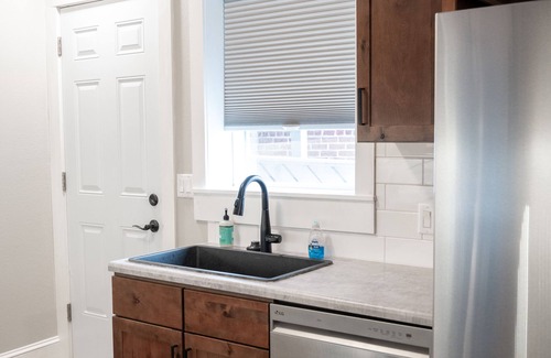 Richmond Apartment | Luxury Remodeled Apartment