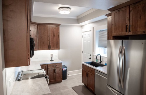 Richmond Apartment | Luxury Remodeled Apartment