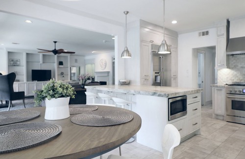 Bellaire House | LUXURY Renovated 5 Bedroom 4.5 Bath Private Home with POOL near MDA TMC Galleria