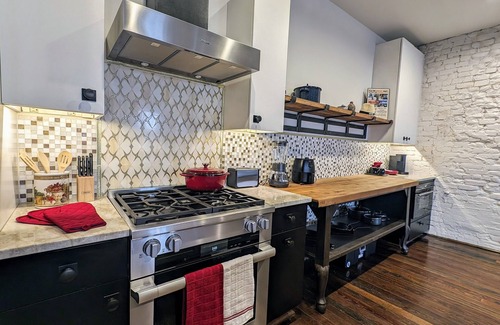 Helena Apartment | Luxury Rental in Historic Helena. Private Balcony & Parking. Near Clarksdale!