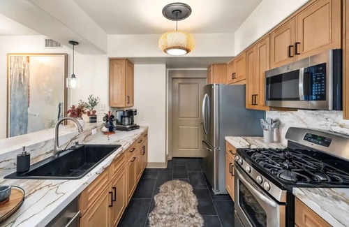 Valencia Condo | Luxury Resort Condo by Six Flags Magic Mountainnn