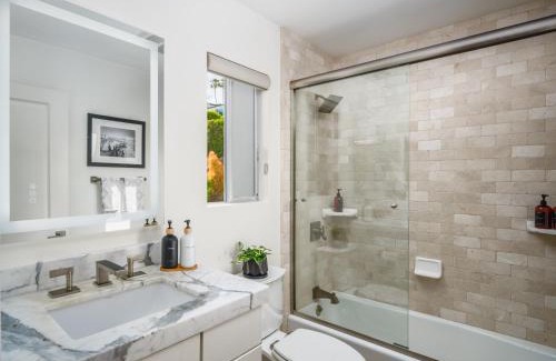 Pacific Beach Villa | Luxury Resort Pool, Spa, Swim Up Bar and Bay Views