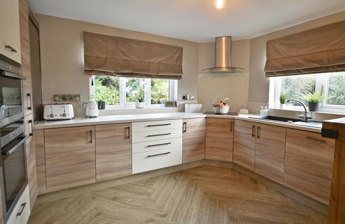 Fence House | Luxury retreat - Log fire, parking, stunning views