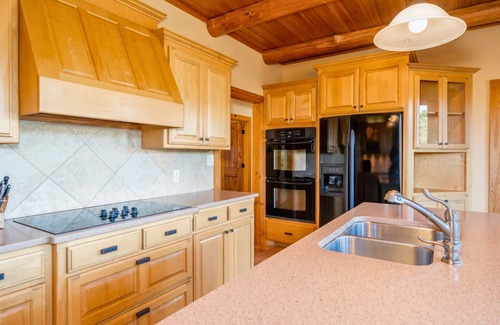 Royal House | Luxury Retreat w/Heated Pool - Sleeps 18