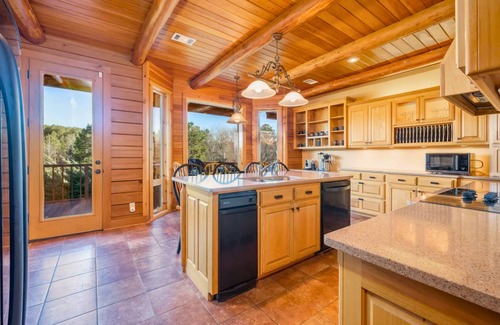 Royal House | Luxury Retreat w/Heated Pool - Sleeps 18