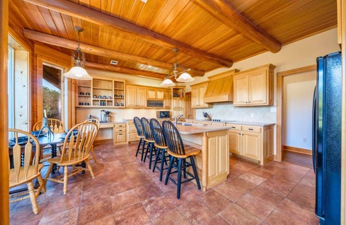 Royal House | Luxury Retreat w/Heated Pool - Sleeps 18