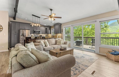 Whiteside House | Luxury River Cabin: Hot Tub, Decks, Amazing Views