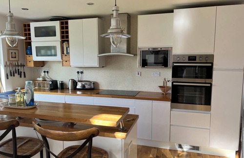 Ballina House | Luxury Riverside Holiday Home in stunning Ballina/Killaloe - The Derg House