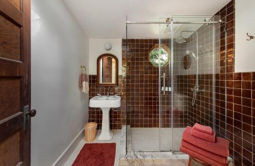 Duncans Mills House | Luxury Riverview Cottage - walk to town & trails