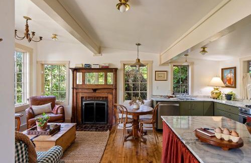 Duncans Mills House | Luxury Riverview Cottage - walk to town & trails