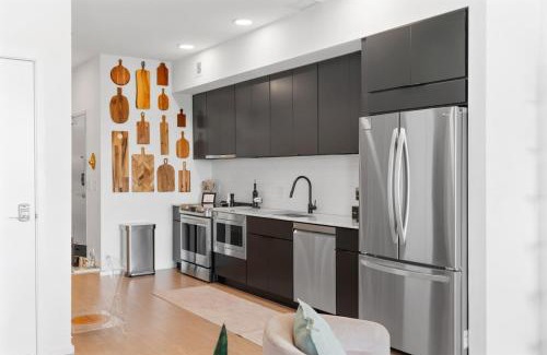 North Capitol House | Luxury Riverview Walk to Broadway with Garage and Patio