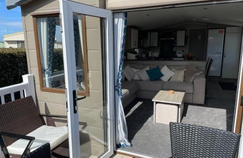 Newton Other | Luxury Romantic 2 Bedroom Caravan Trecco Bay