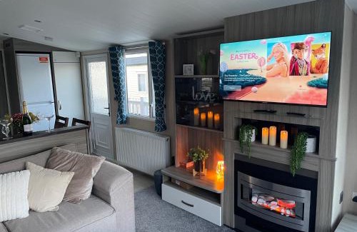 Newton Other | Luxury Romantic 2 Bedroom Caravan Trecco Bay